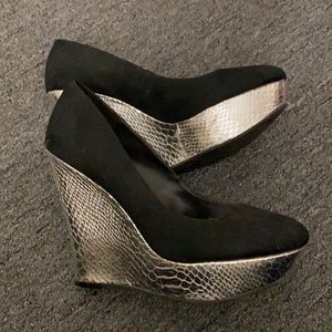 Kardashain Kollections black and silver heels